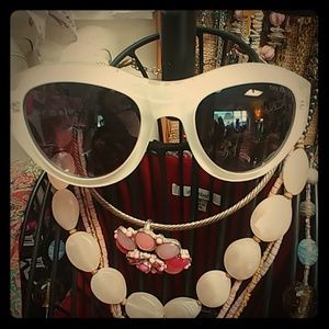 TORY BURCH SUNGLASSES 😎